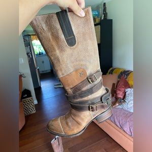 NWOT FB-DKOTA FREE BIRD BOOTS